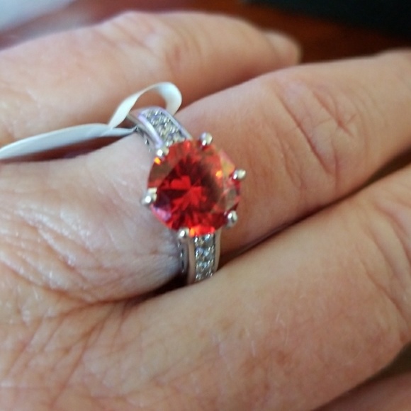 Sterling silver ruby ring - Picture 2 of 4